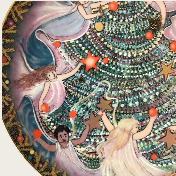 Anna Perenna Christmas Angels 8” Porcelain Plate Magic Collection 1998 - Picture 4 of 7